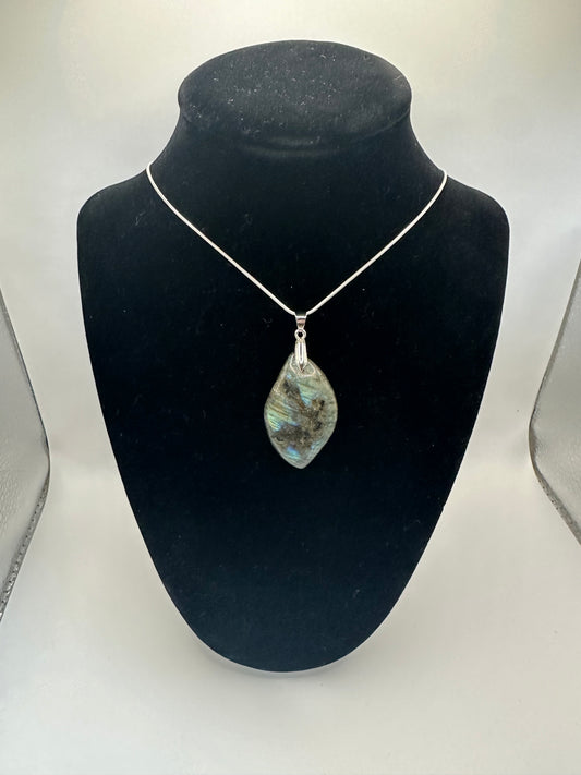 Labradorite pendant