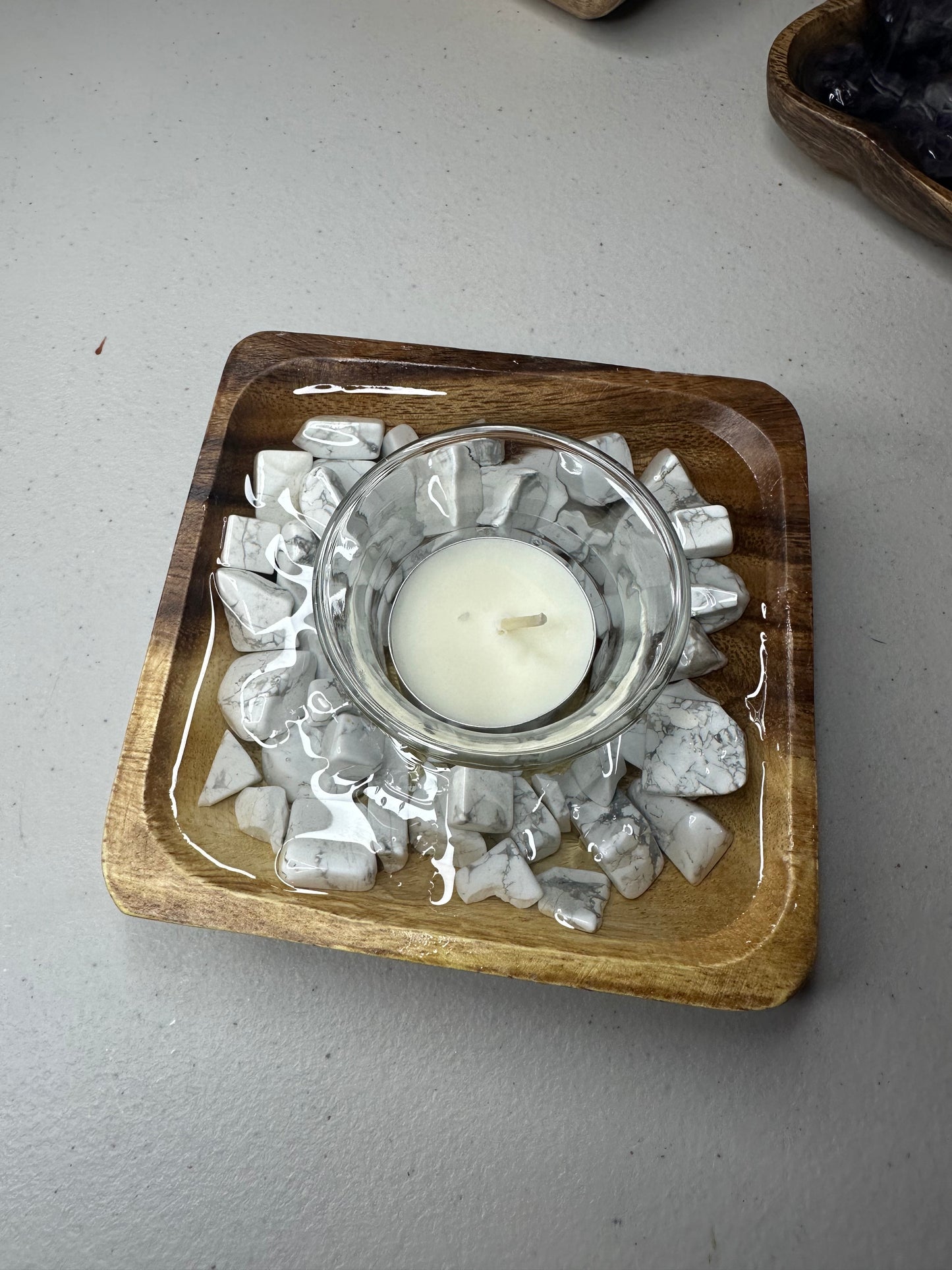 Howlite tea light holder